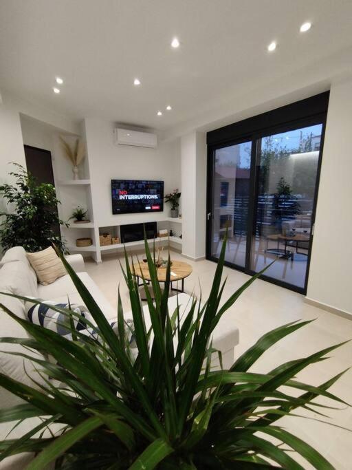 Floral Home 1 - Ground Floor Apt With Courtyard And Private Parking! Athens Luaran gambar