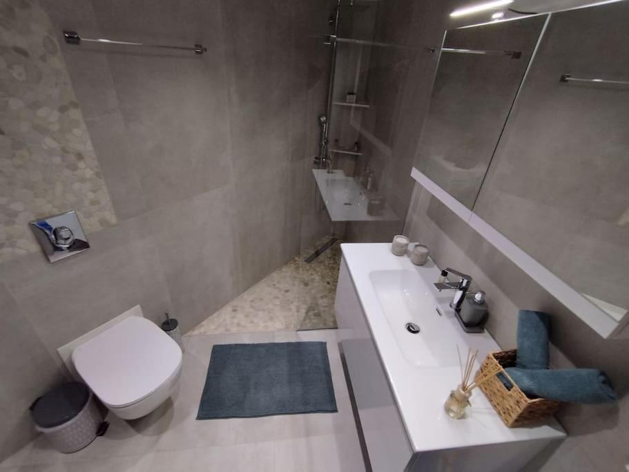 Floral Home 1 - Ground Floor Apt With Courtyard And Private Parking! Athens Luaran gambar