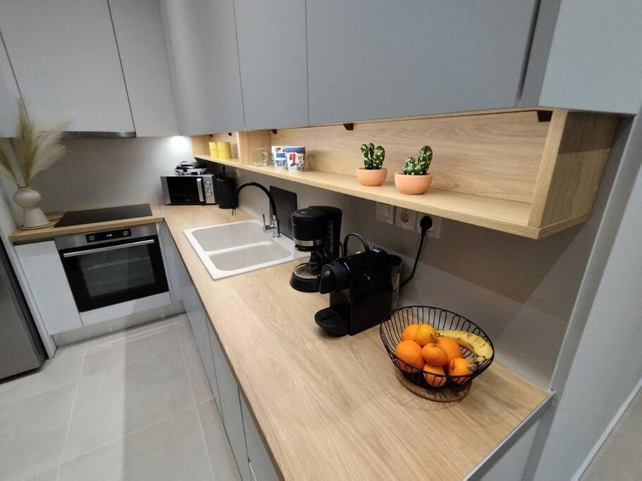 Floral Home 1 - Ground Floor Apt With Courtyard And Private Parking! Athens Luaran gambar