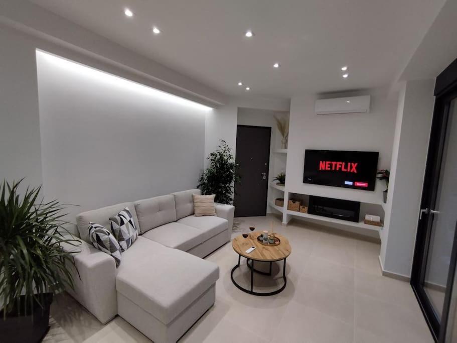 Floral Home 1 - Ground Floor Apt With Courtyard And Private Parking! Athens Luaran gambar